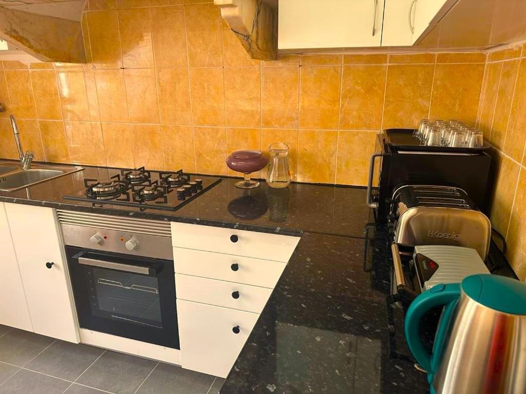 Lisabonna Guest House Амадора Екстериор снимка